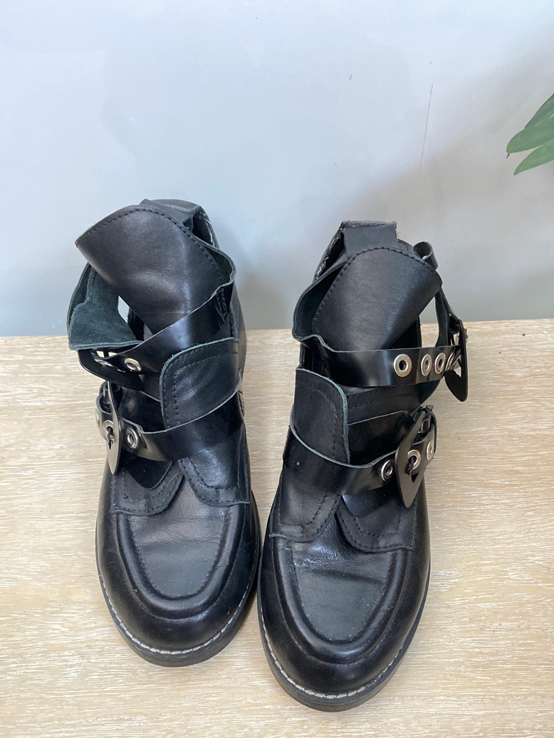 ANNA XI. Bota hebilla T.39