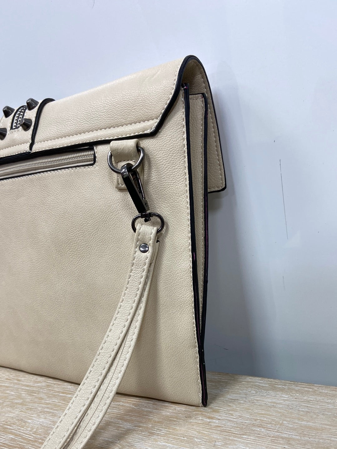 MISAKO. Beige bag with studs and zipper