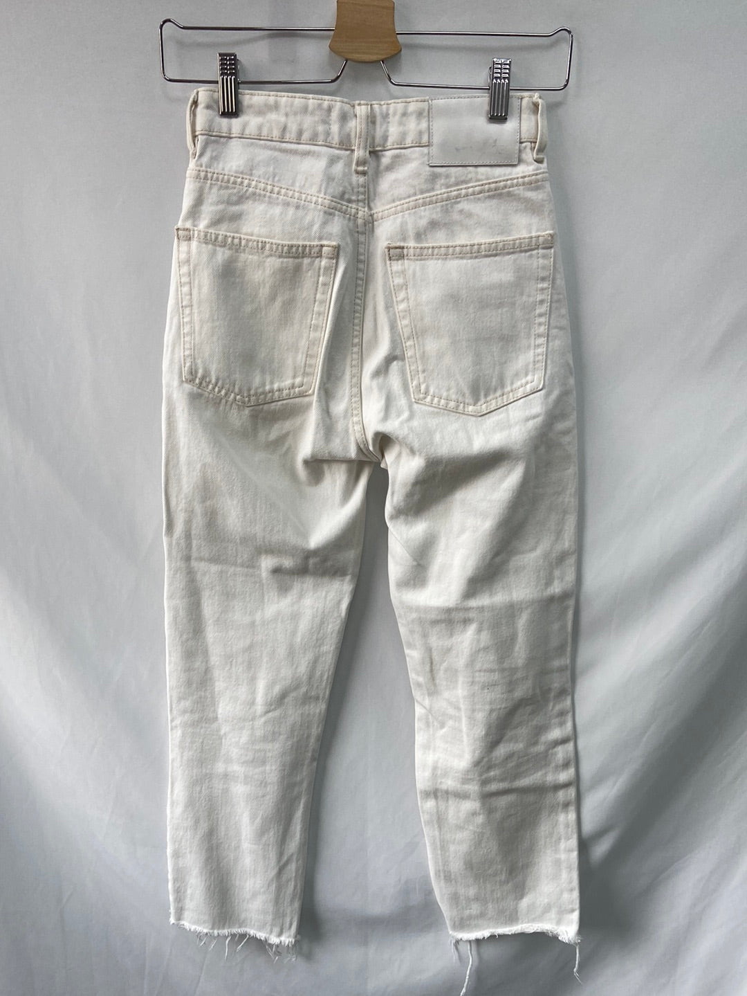 ZARA.Pantalones blancos rectos T.32