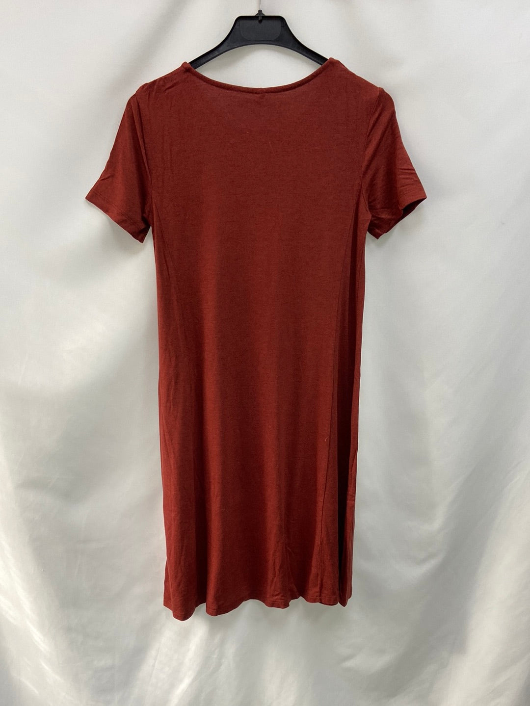 STRADIVARIUS.Vestido básico burdeos T.s