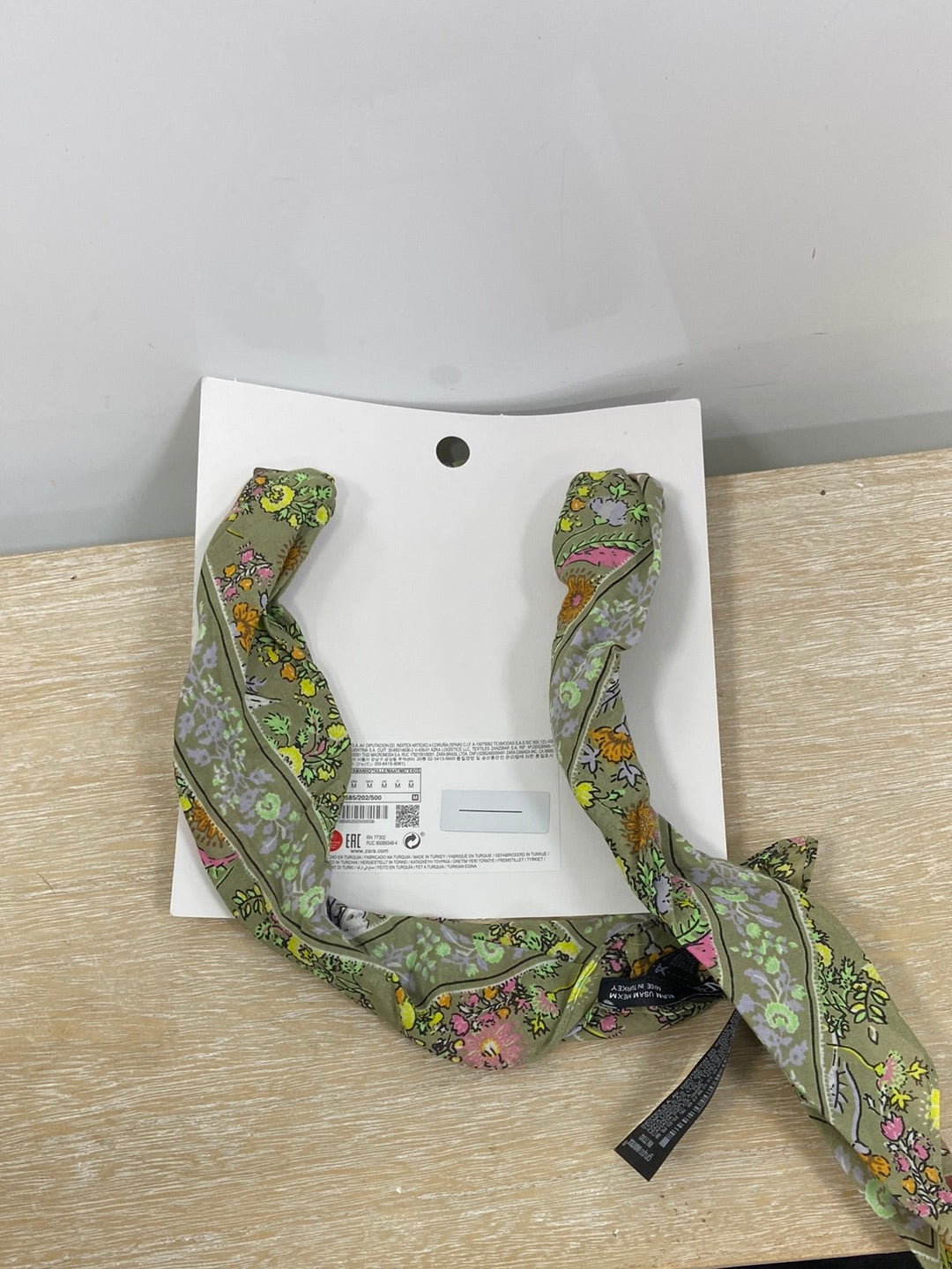 ZARA. Pañuelo verde flores