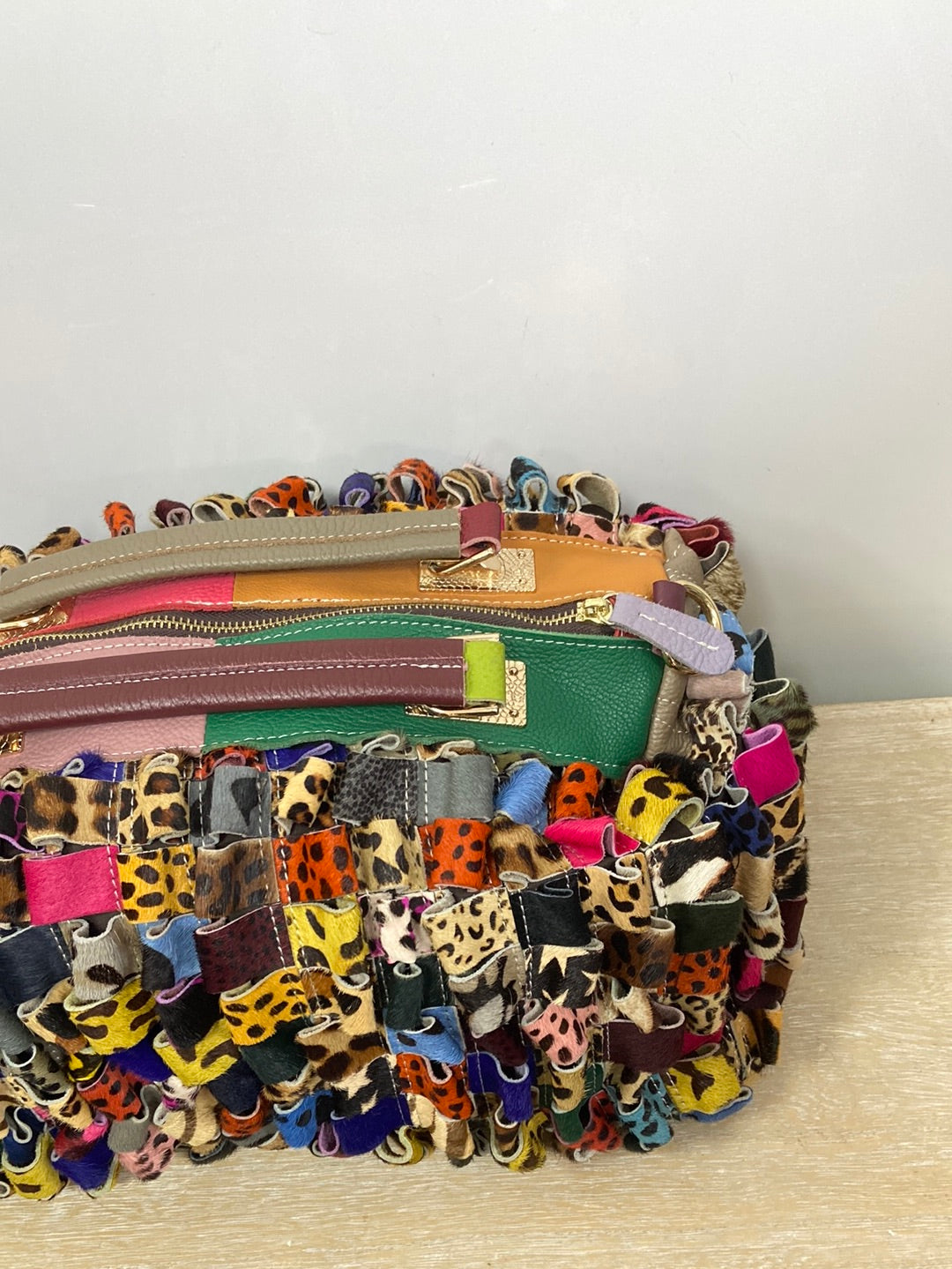 OTRAS.Bolso de piel multiestampado