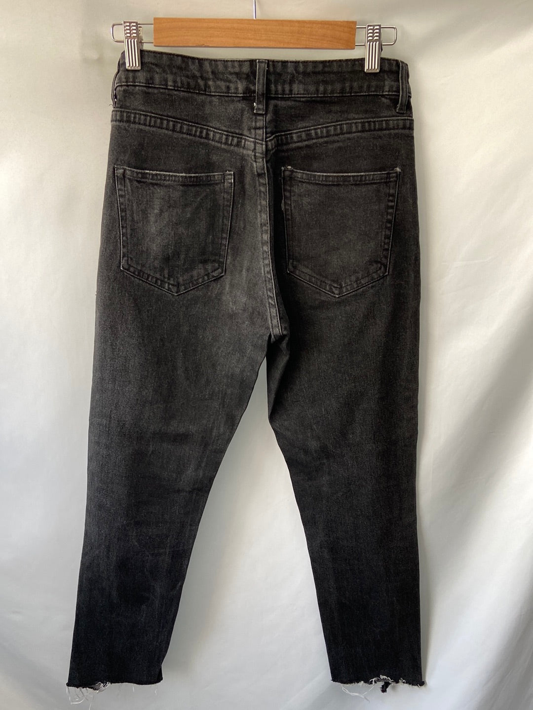 H&M.Vaqueros gris oscuro T.34