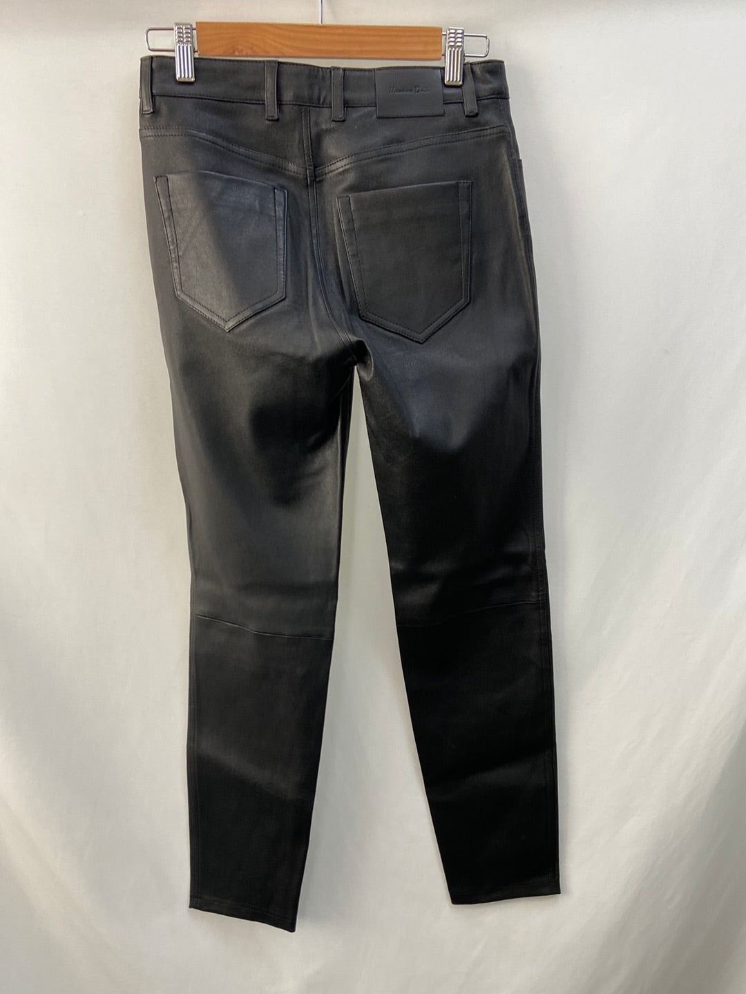 MASSIMO DUTTI. Black waxed trousers S.XS