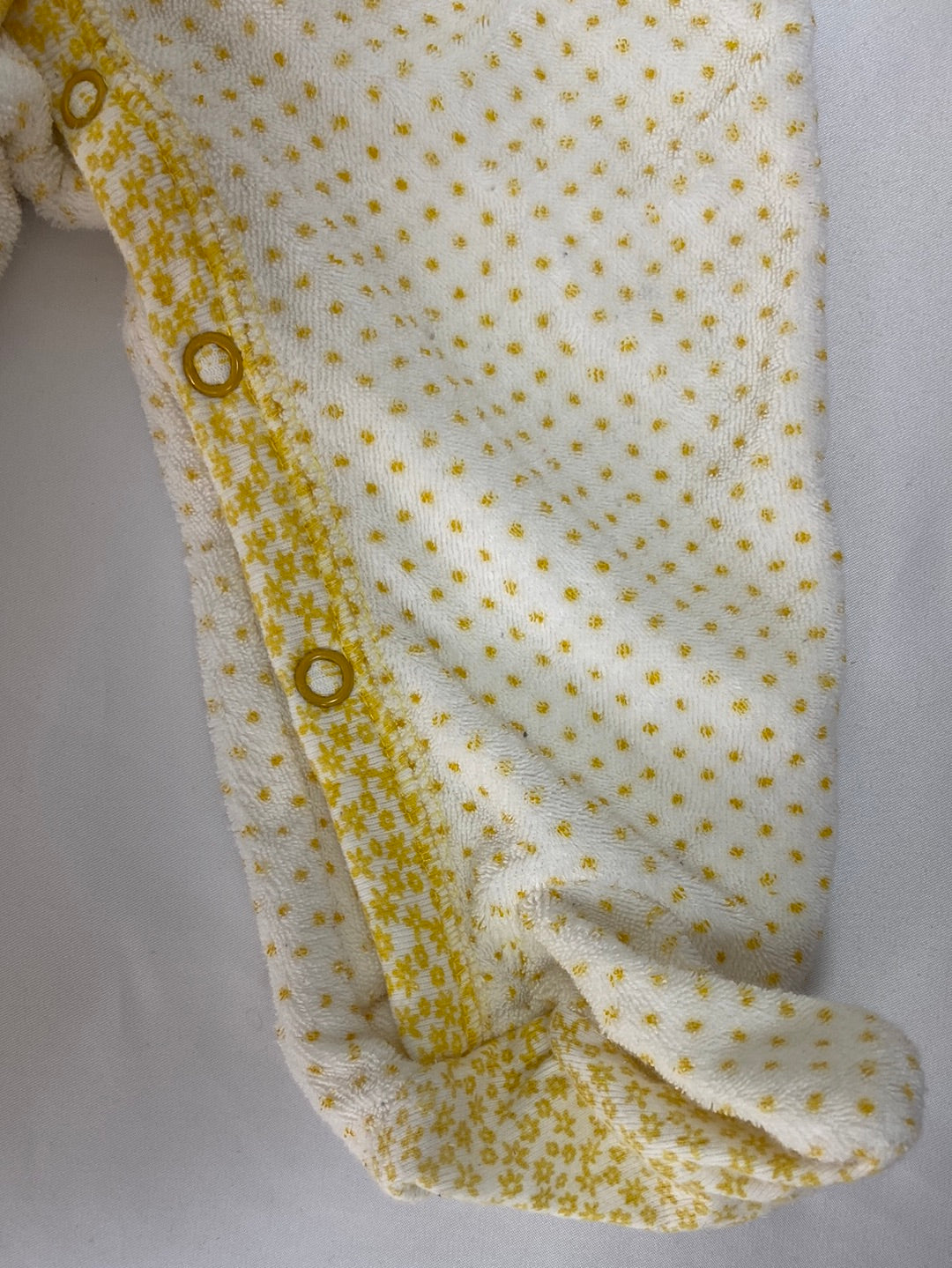 CARTER'S. Yellow polka dot pajamas, size 9 months