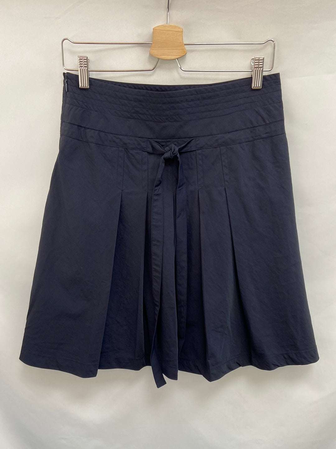 ADOLFO DOMINGUEZ. Skirt size 40