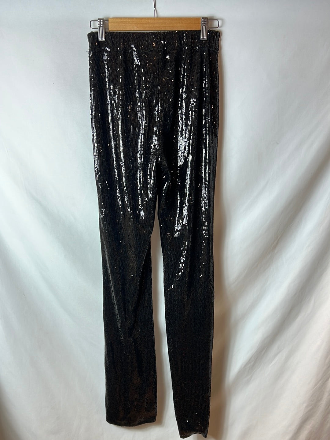 PULL&BEAR. Pantalón negro lentejuelas T.m