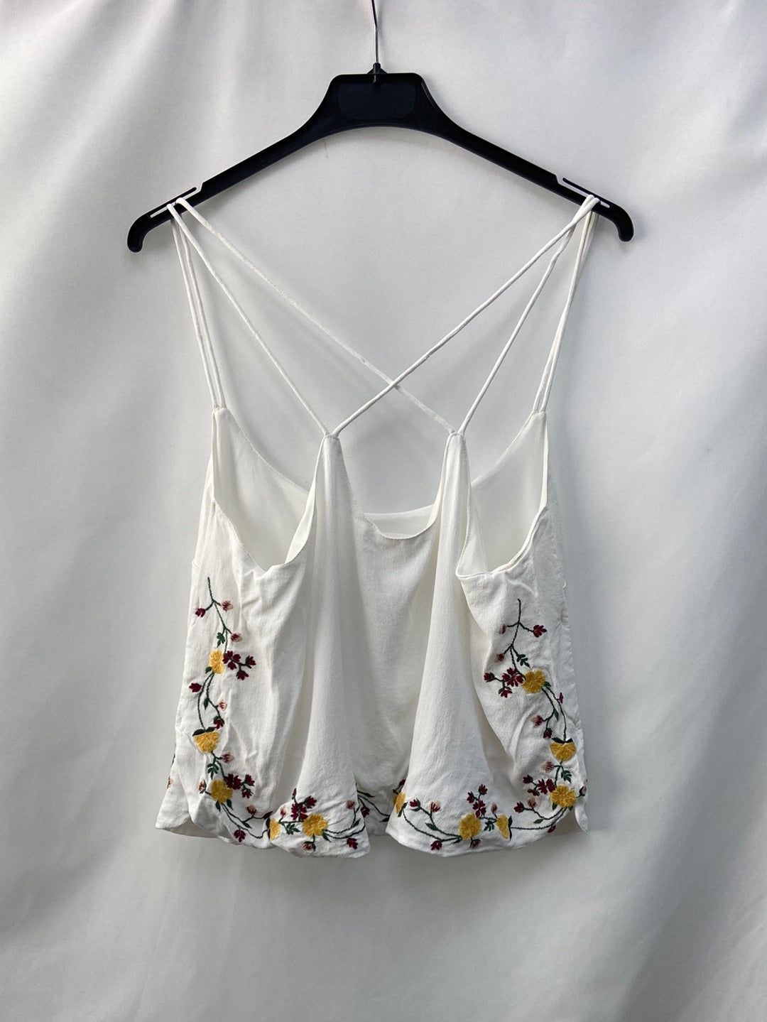 LEFTIES.Top blanco bordado T.S