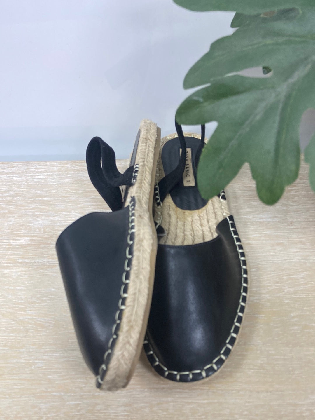 ZARA. Alpargatas efecto piel T.39