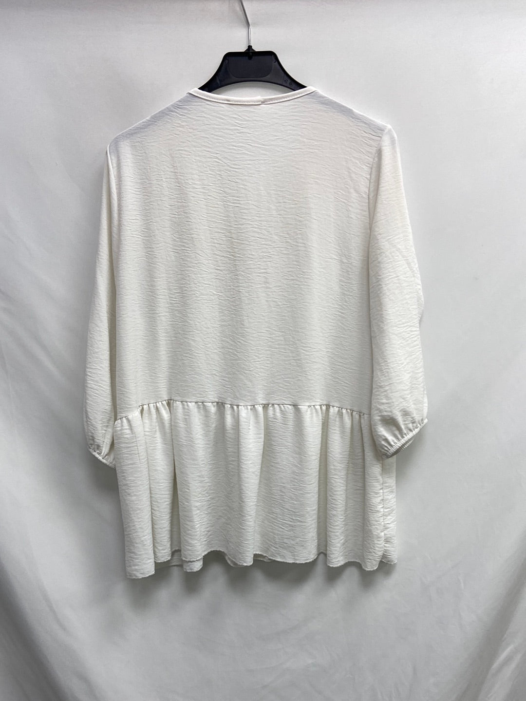 WHITE & ONE. Blusa blanca botones T.u(m)