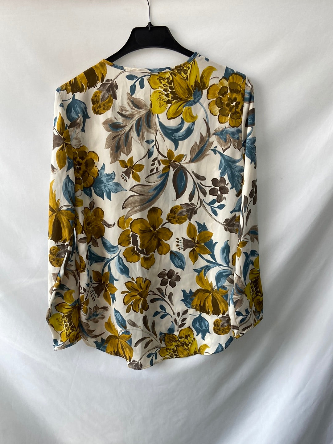 ZARA. Beige floral blouse T.xs