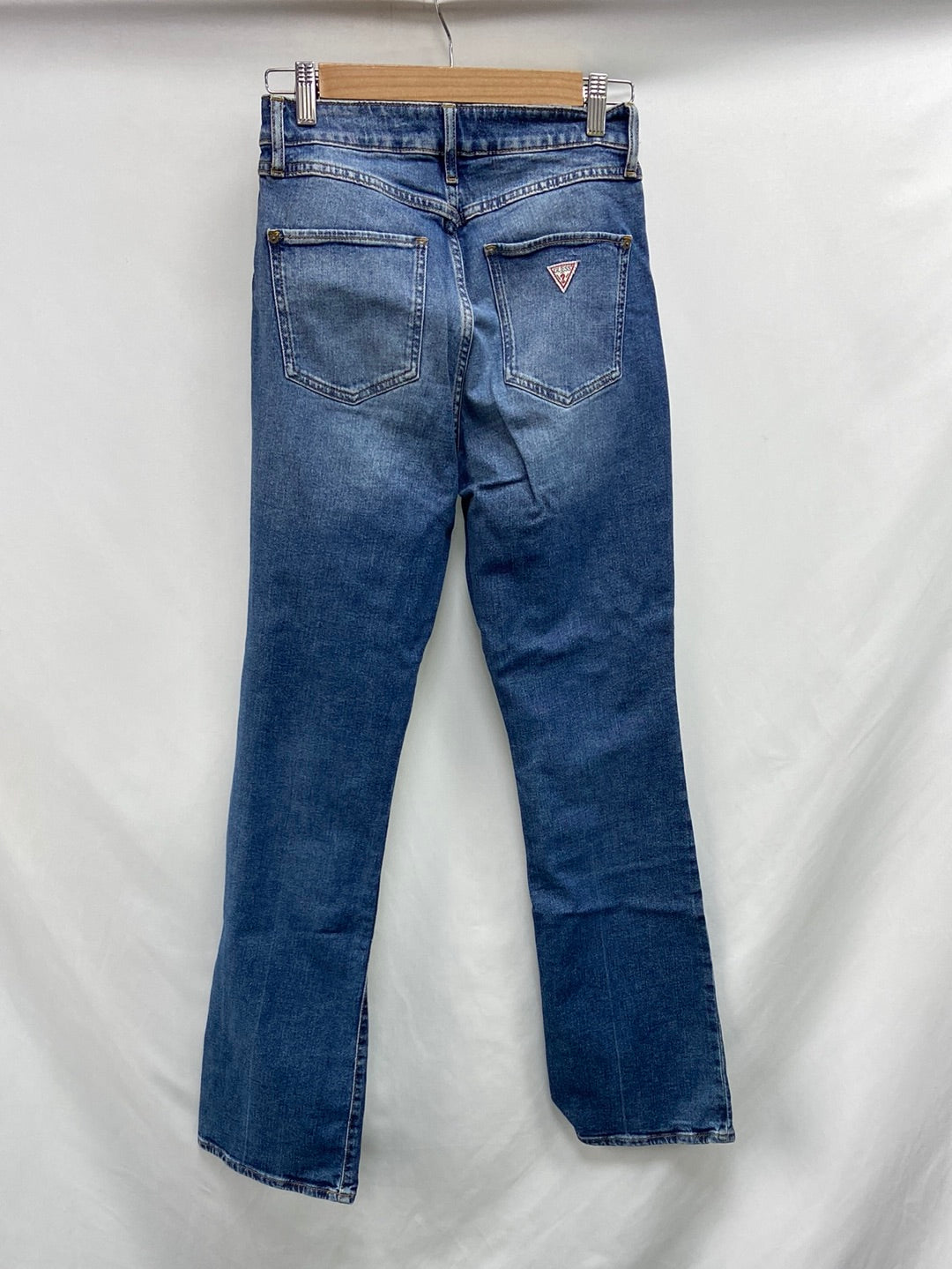 GUESS.Vaqueros modelo "sky high boot" T.s