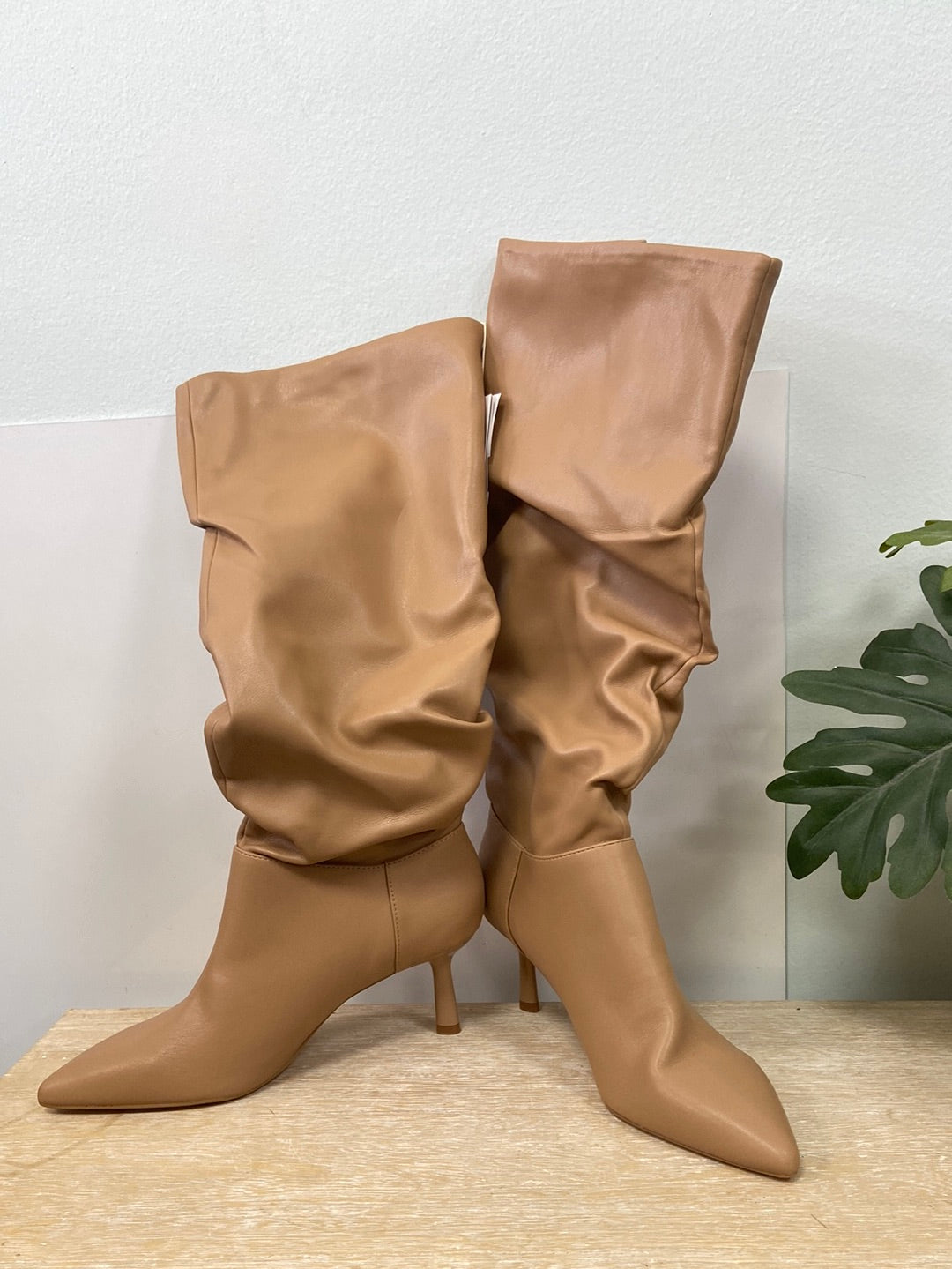 STRADIVARIUS.Botas altas beiges T.38