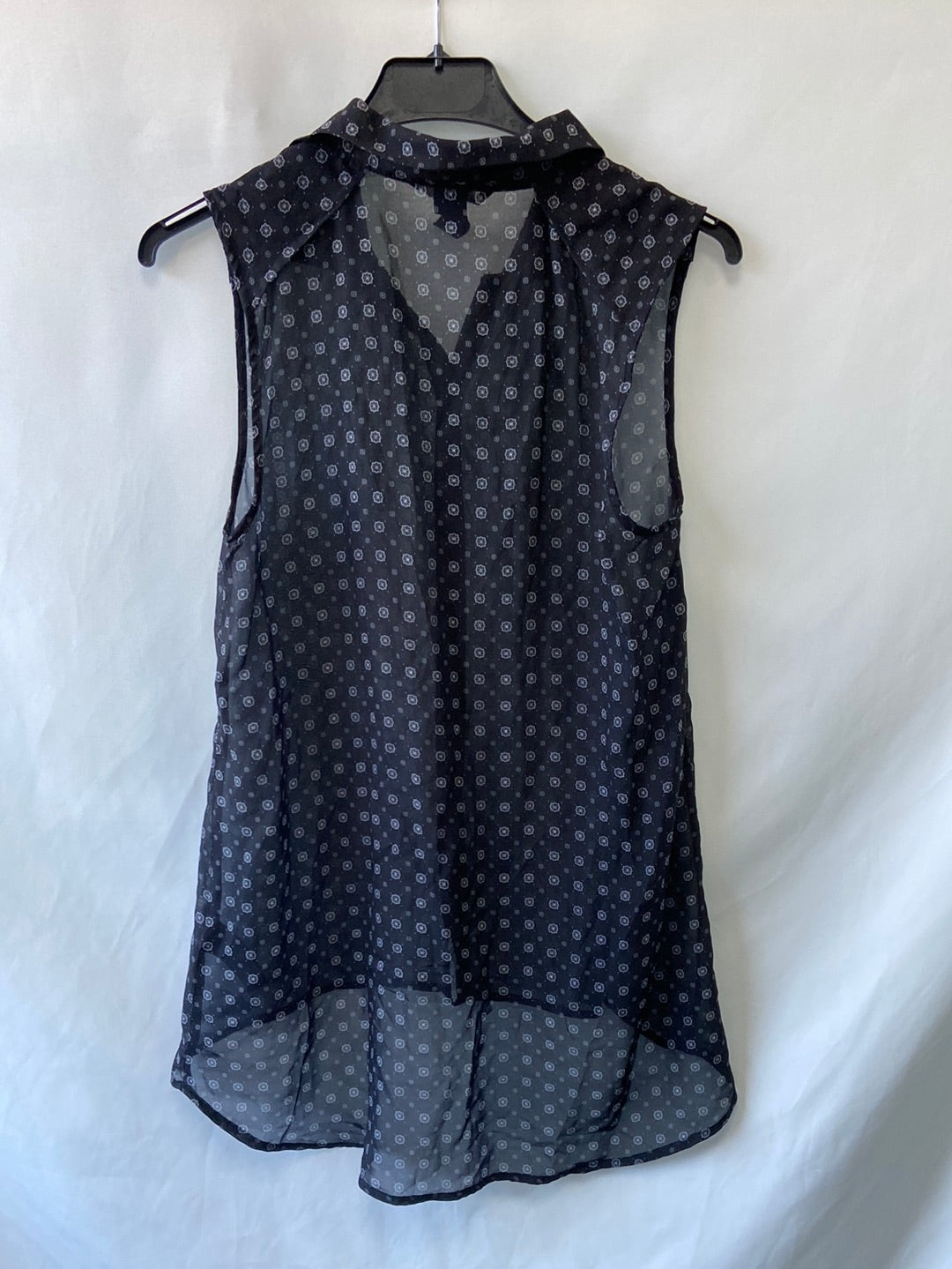 H&M. Blusa negra sin mangas T.34
