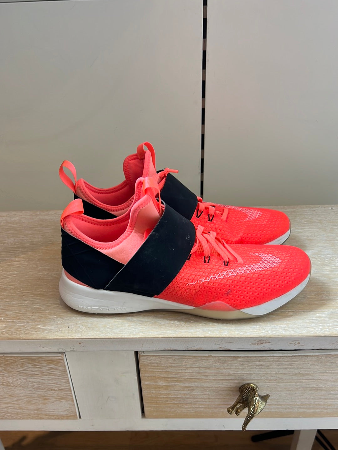 NIKE. Zapatillas training naranjas T.40