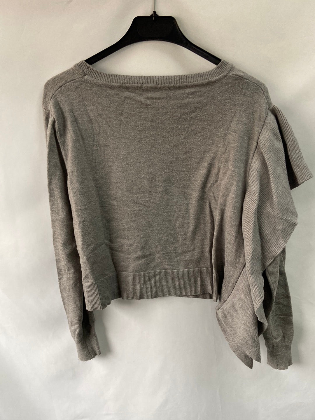 ZARA.jersey gris estilo crop volante T.M (Tara)