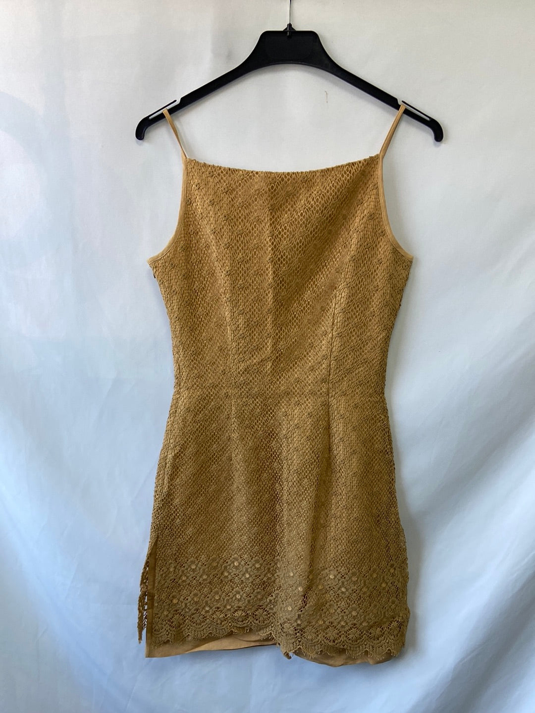CARAMELO.Vestido corto rejilla T.38(36)