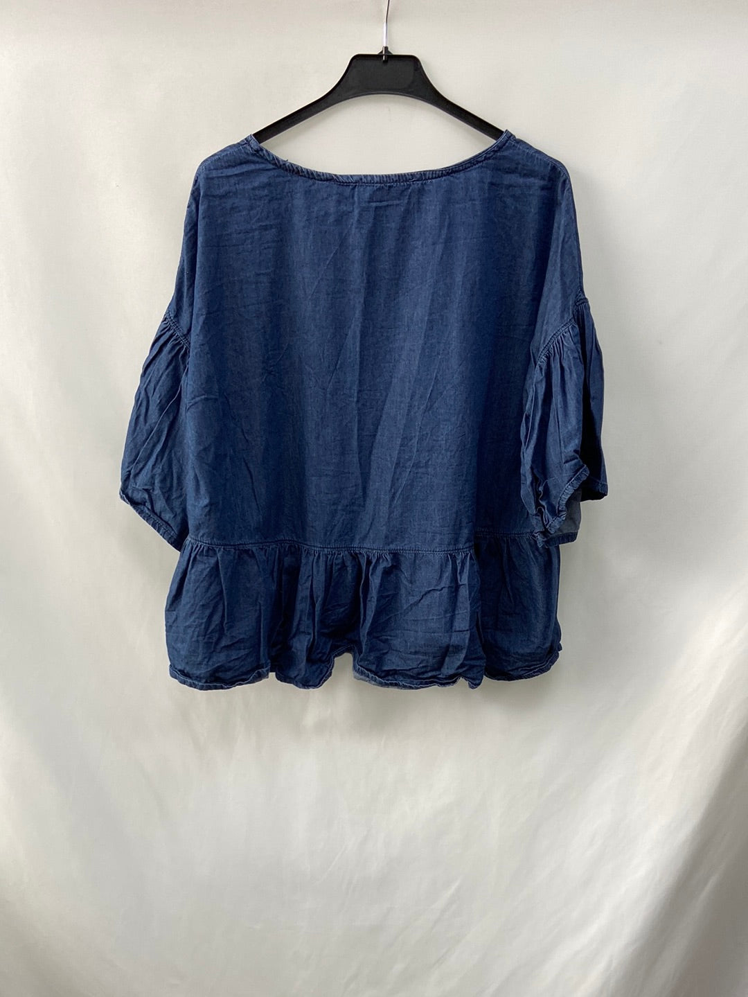 KAOS.Blusa denim fluida volantes T.M/L