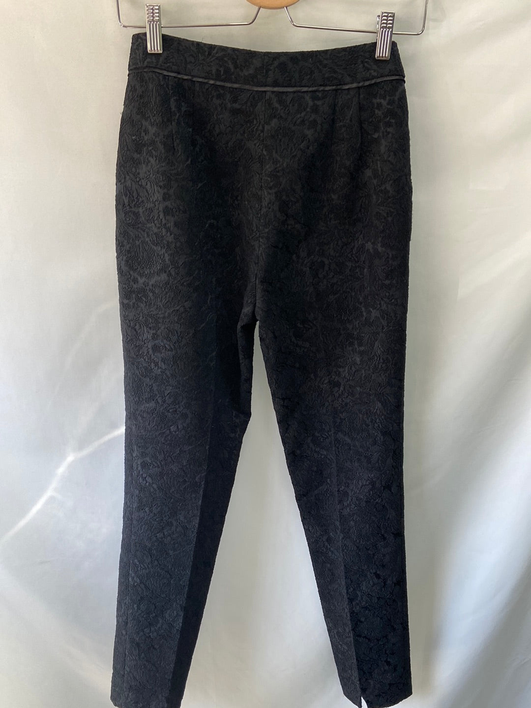 MASSIMO DUTTI. Black embroidered dress pants, size 36