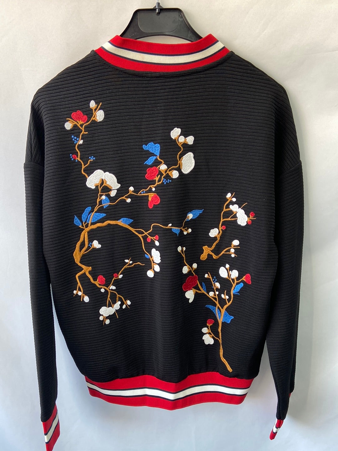 ZARA. Embroidered bomber Ts