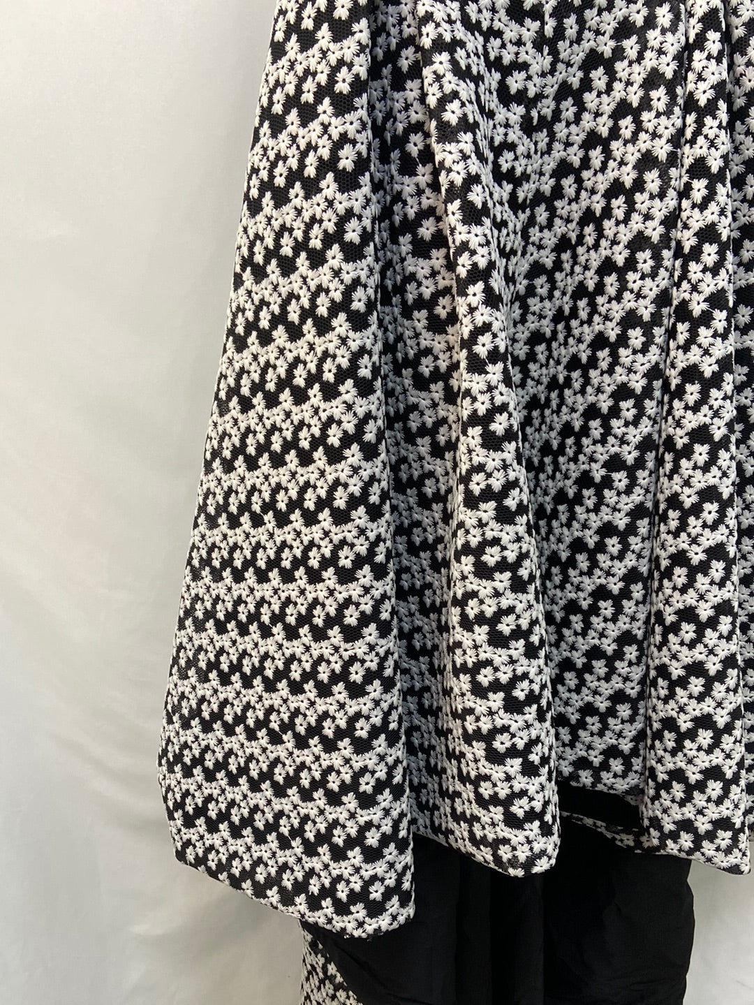 DOLORES PROMESAS. Asymmetrical skirt size 40