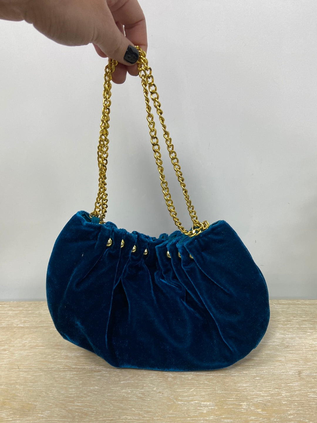 OTRAS.Bolso azul terciopelo