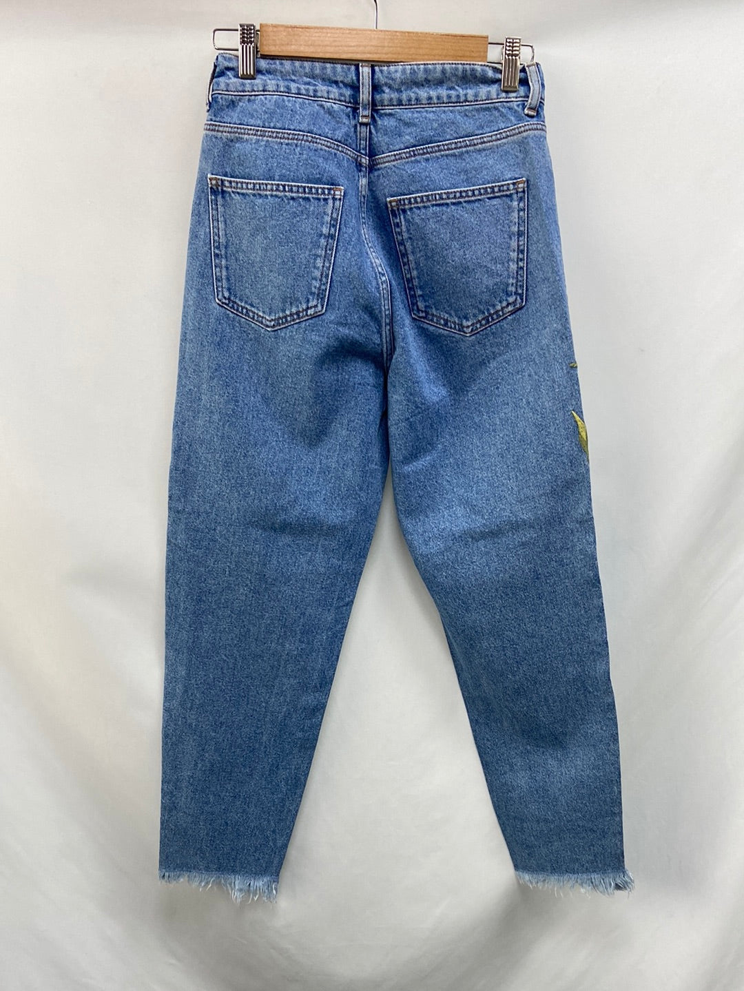 OTRAS. Pantalón denim bordado T.36