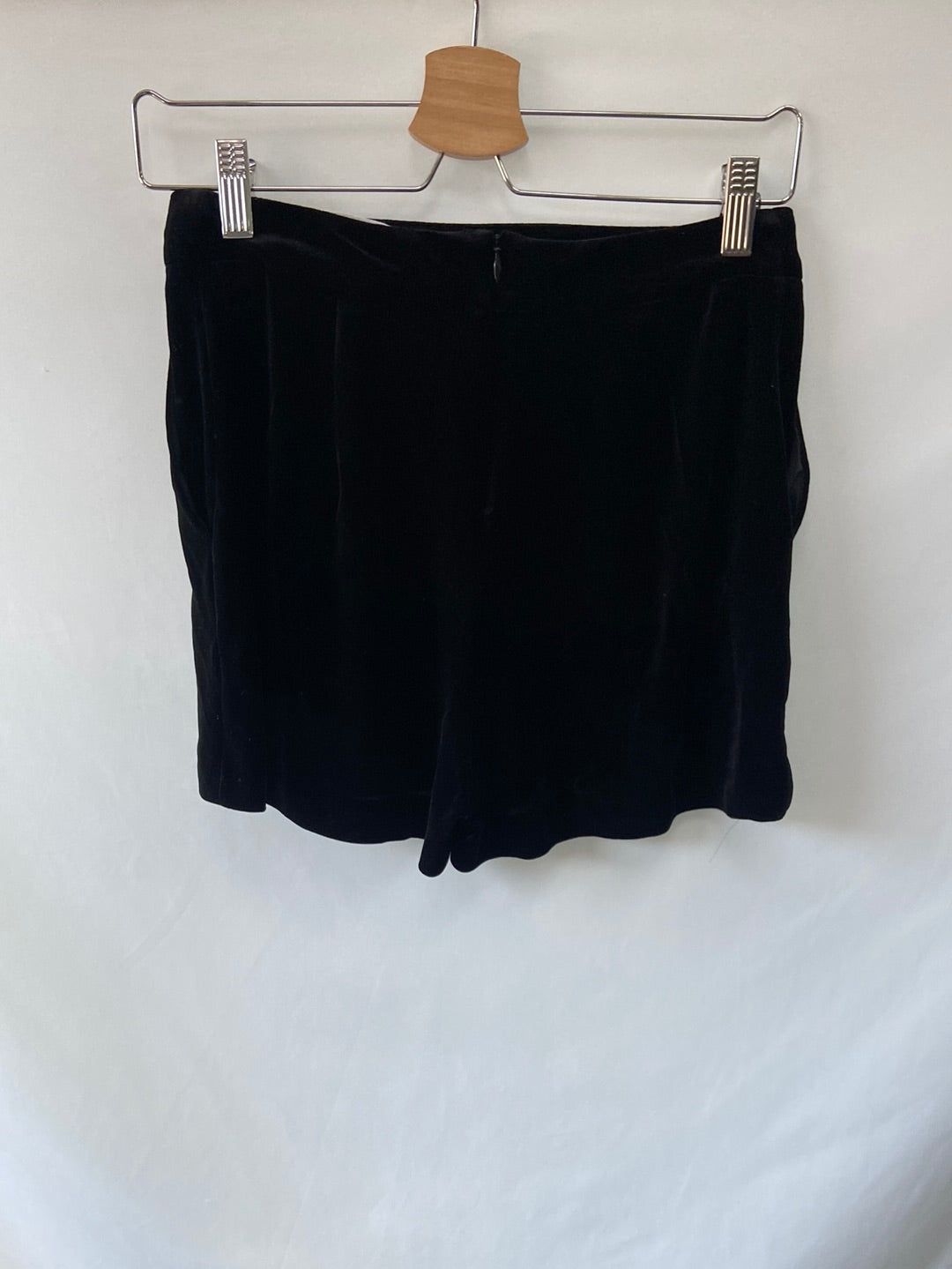 MANGO.Shorts terciopelo negros T.s