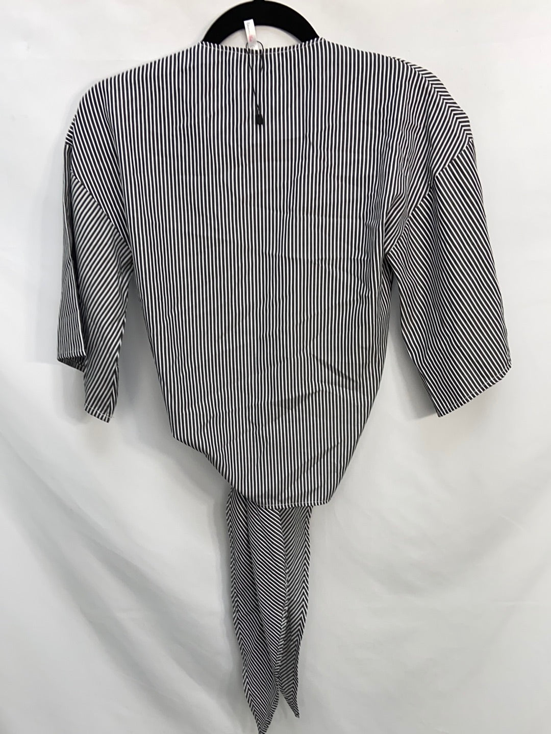 WANNA THIS. Striped knotted blouse Ts