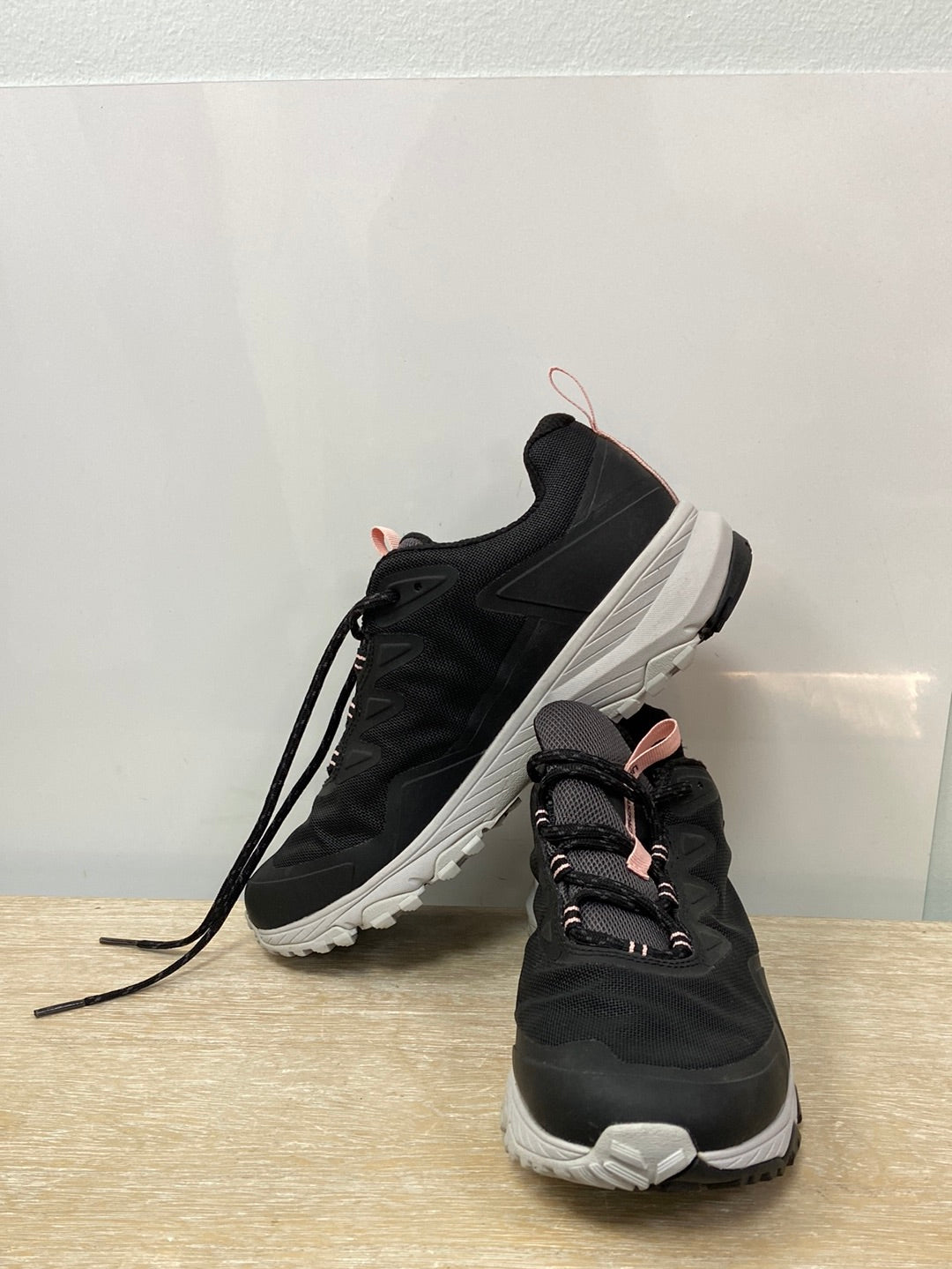 THE NORTH FACE. Black sneakers, size 39.5
