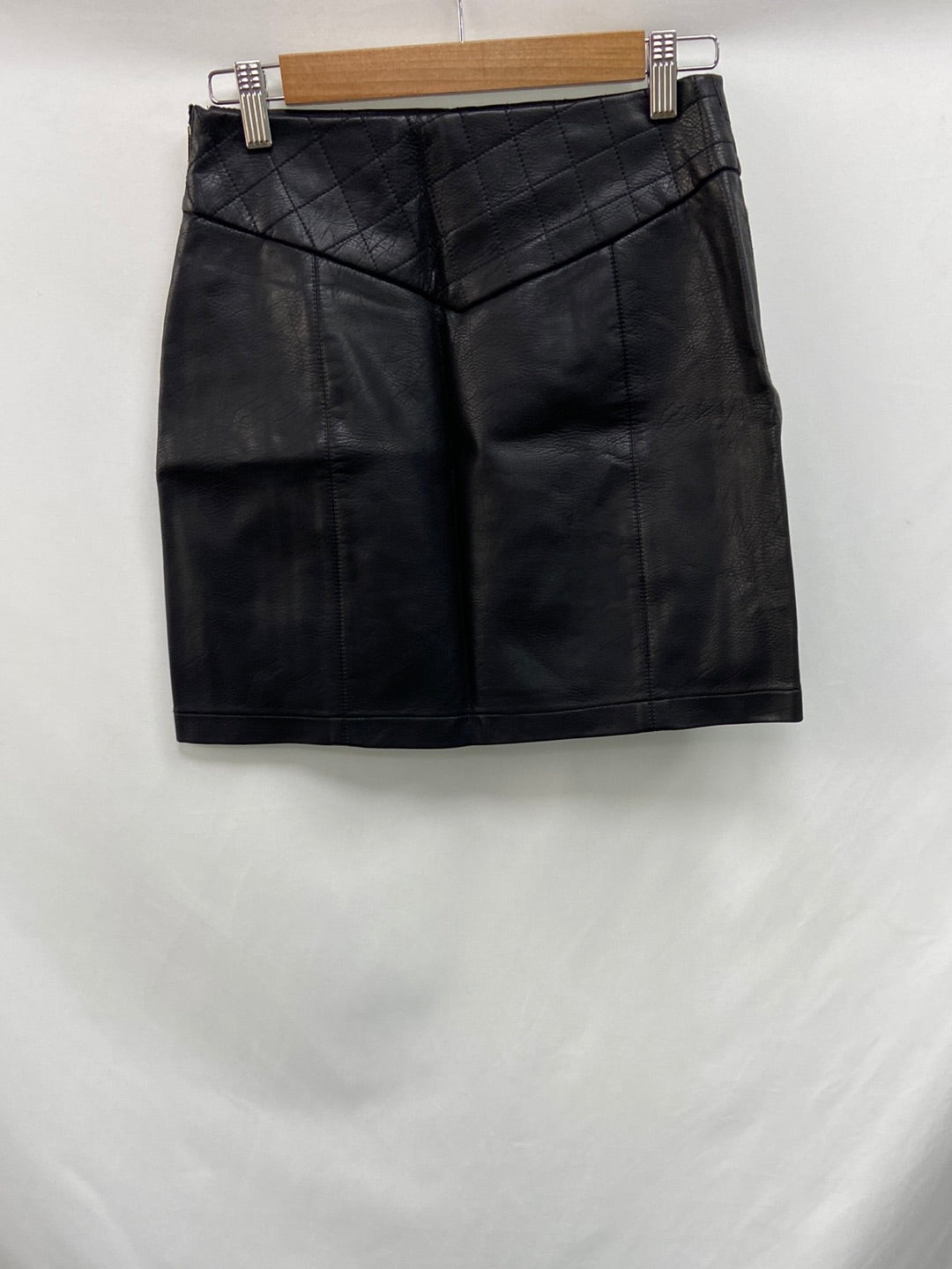 ZARA.Falda corta polipiel T.XS