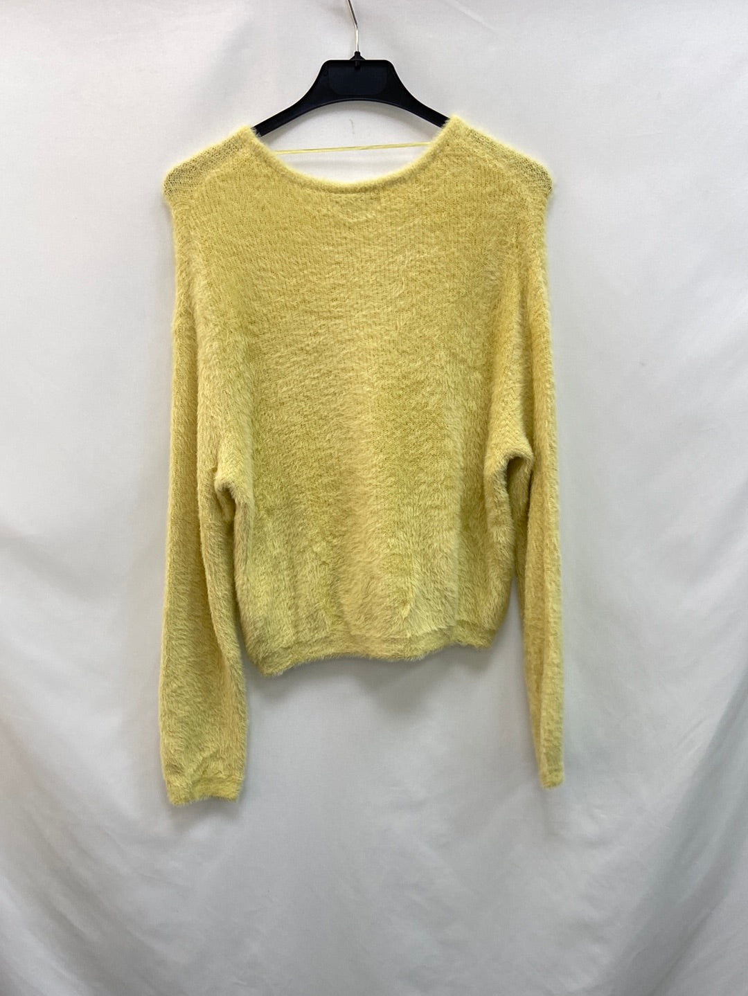PULL&BEAR. Jersey amarillo pelito T.S
