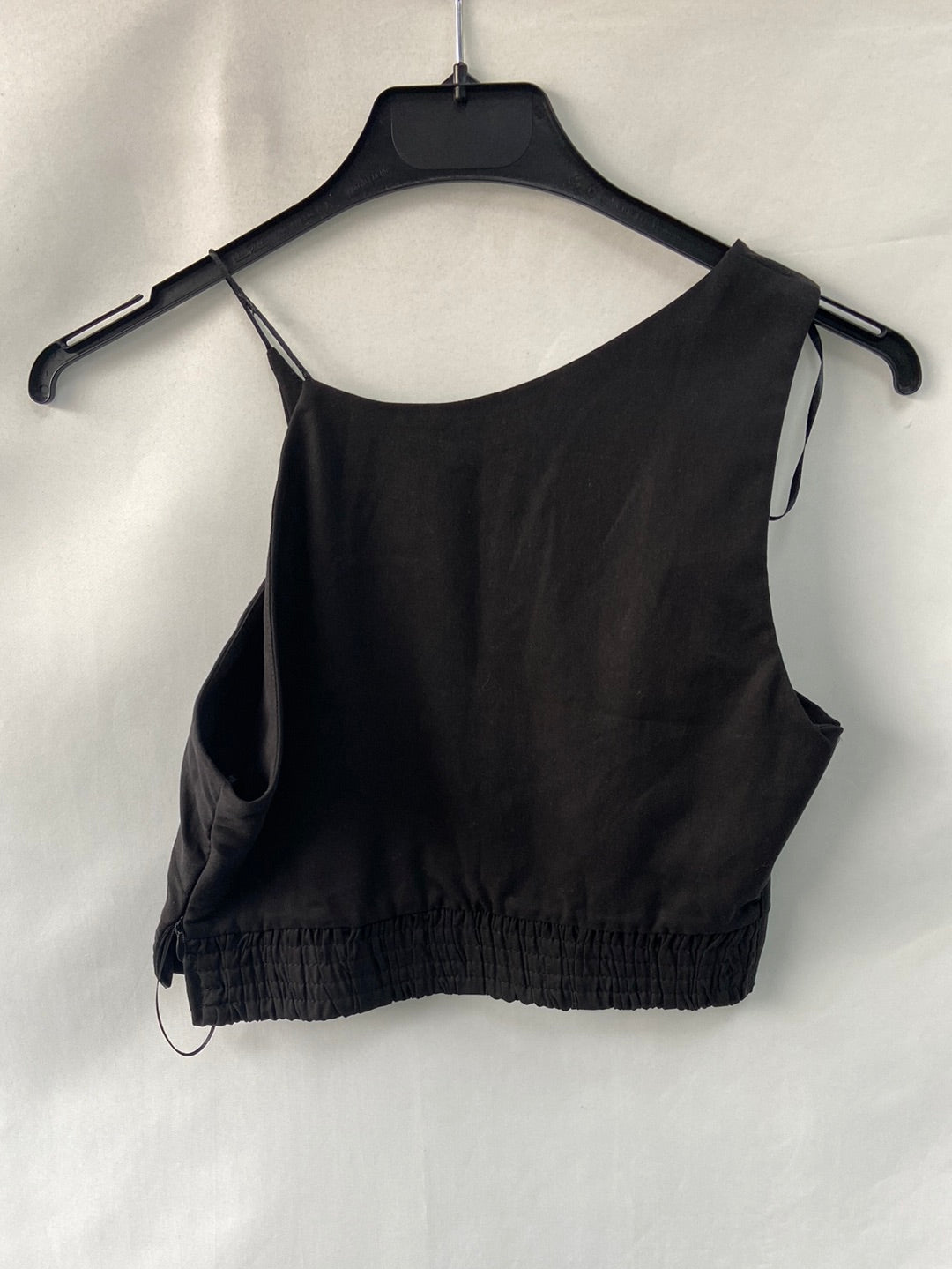 ZARA.Croptop negro T.XS