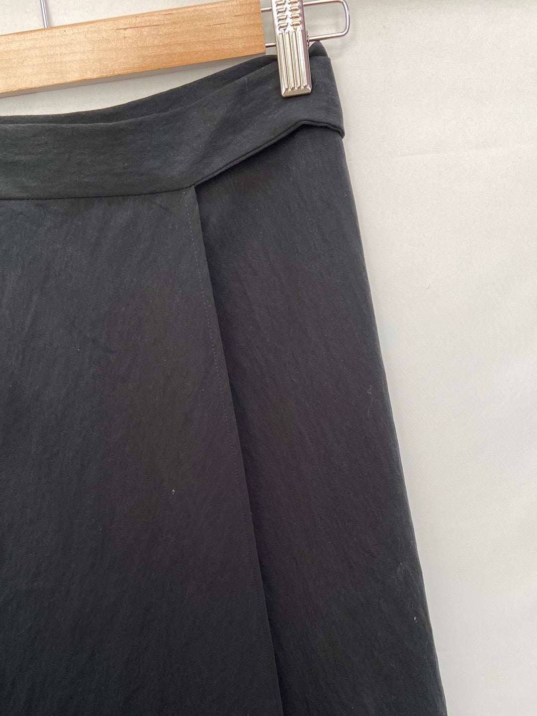 MASSCOB.Falda estilo pareo midi negra . T 34