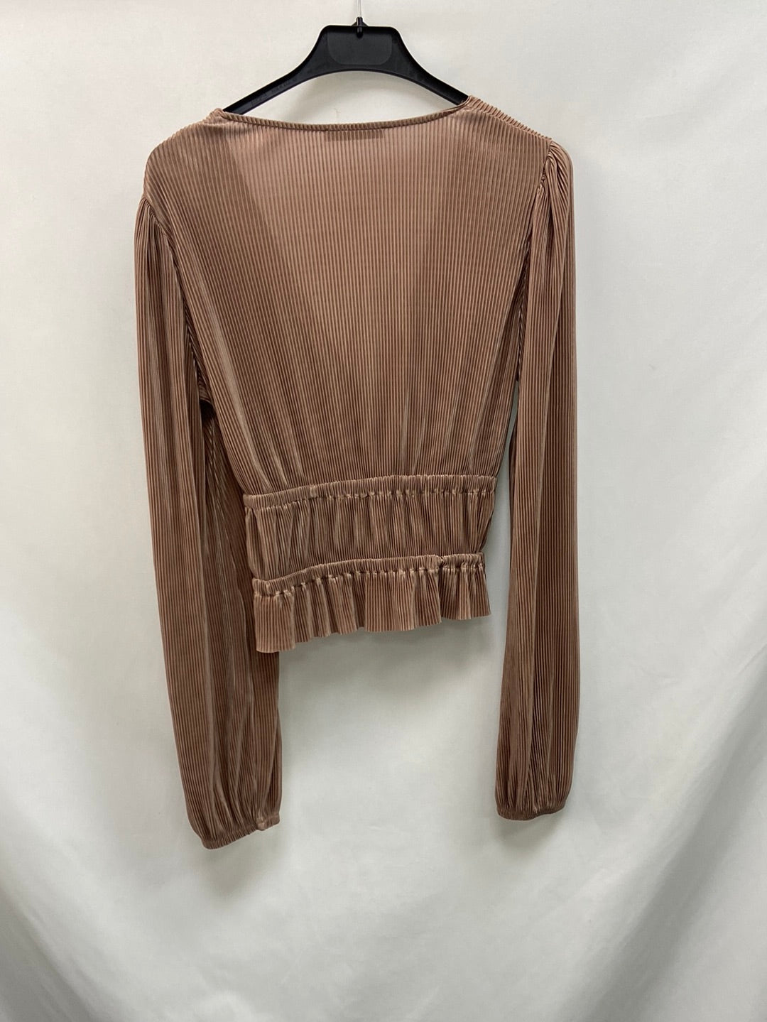 ZARA.Top beige satinado T.S