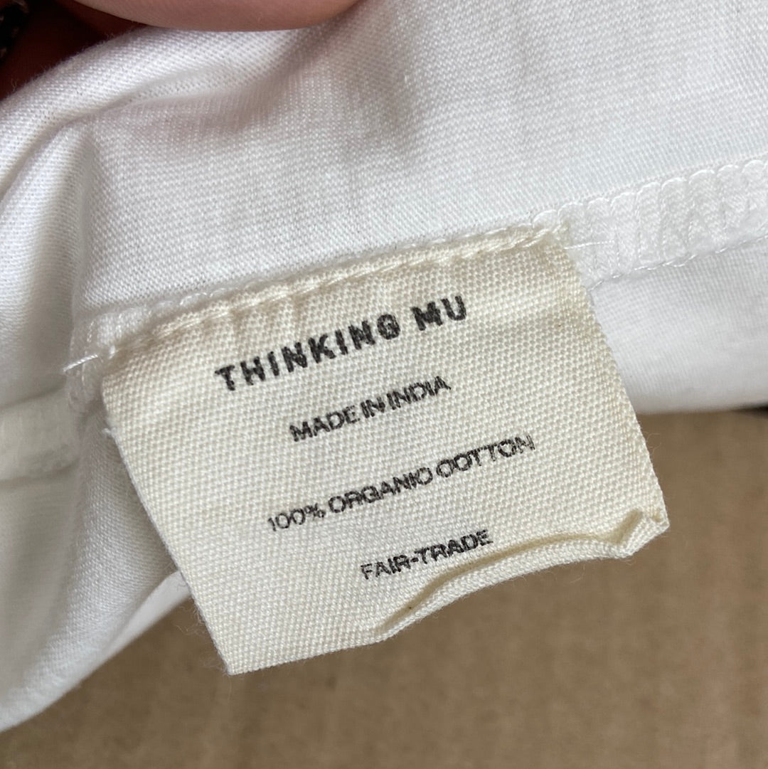 THINKING MU. Camiseta blanca corazones T.m