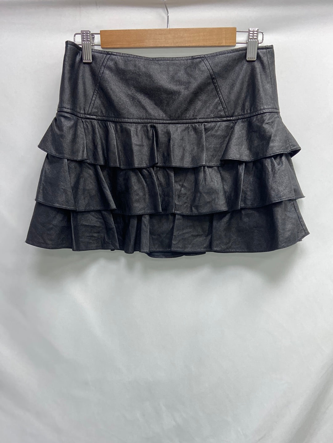 WHITE. Black ruffled skirt size 34
