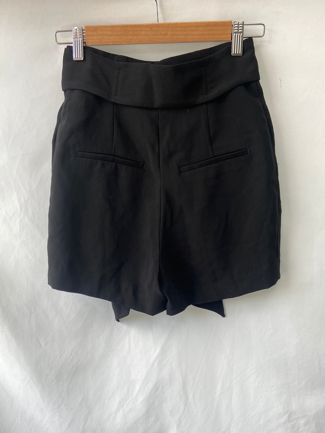 H&M.Shorts negros vestir T.34