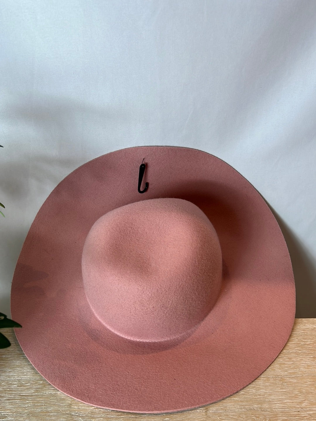 FOREVER 21. Pink felt hat. TM/L