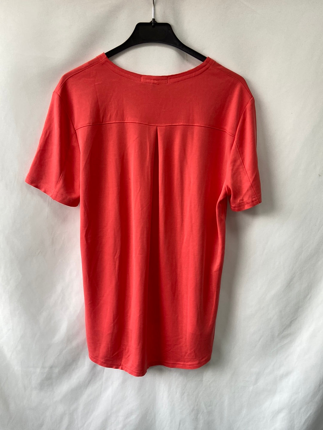 EDUARDO RIVERA.Camiseta básica Coral T.M