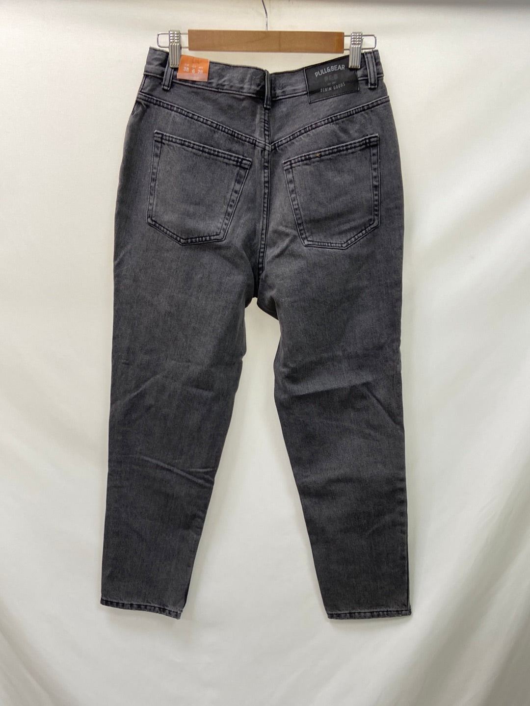 PULL&BEAR.Pantalones mom grises T.38