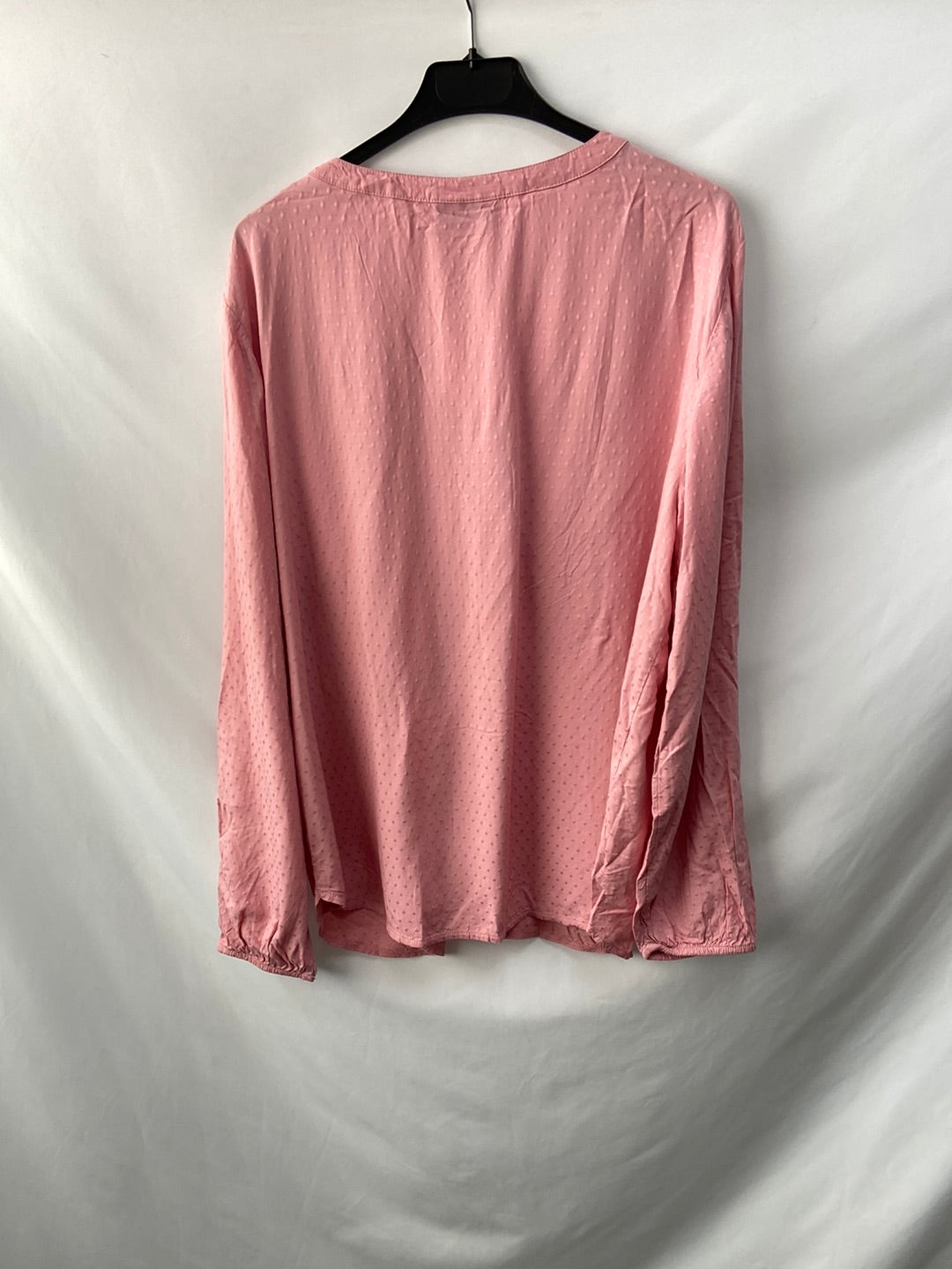 YESSICA. Plumeti blouse, size 48