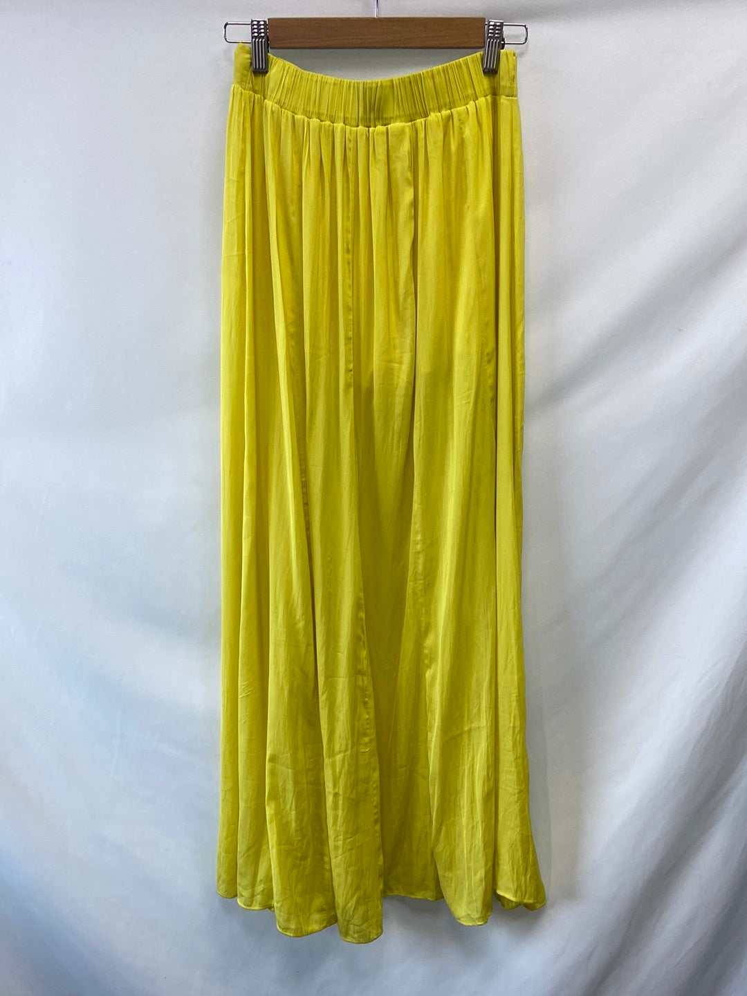 PULL&BEAR.Falda larga amarilla T.s