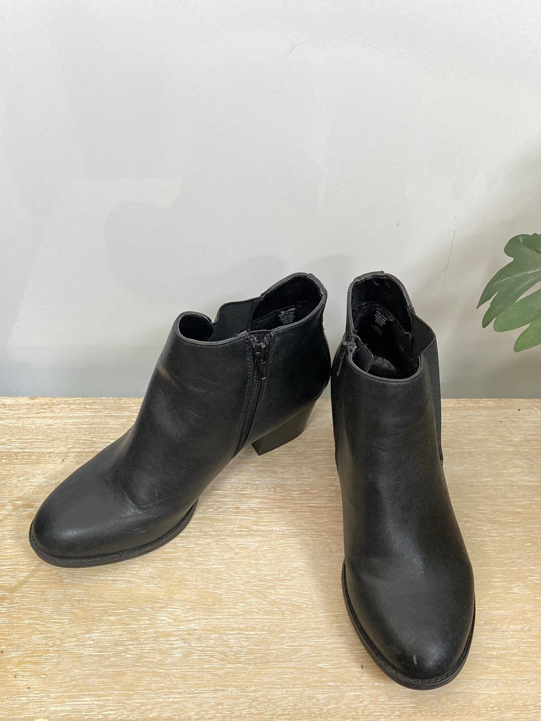 GRACELAND. Botines negros T.40