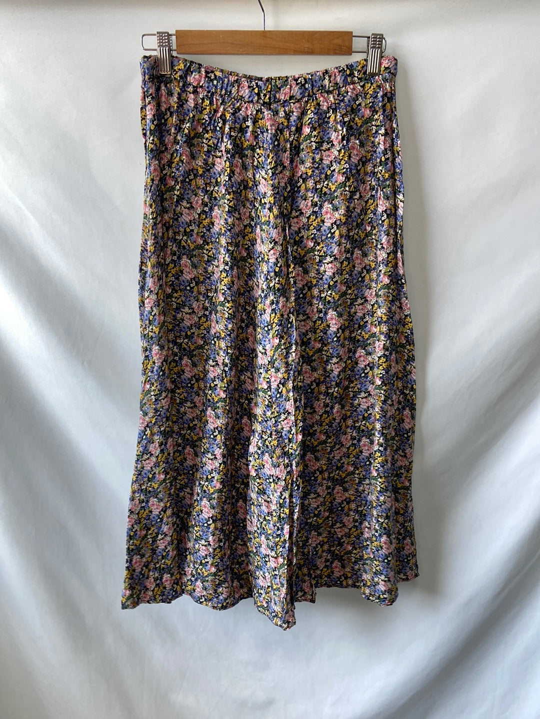 ZARA.Falda midi Flores T.S