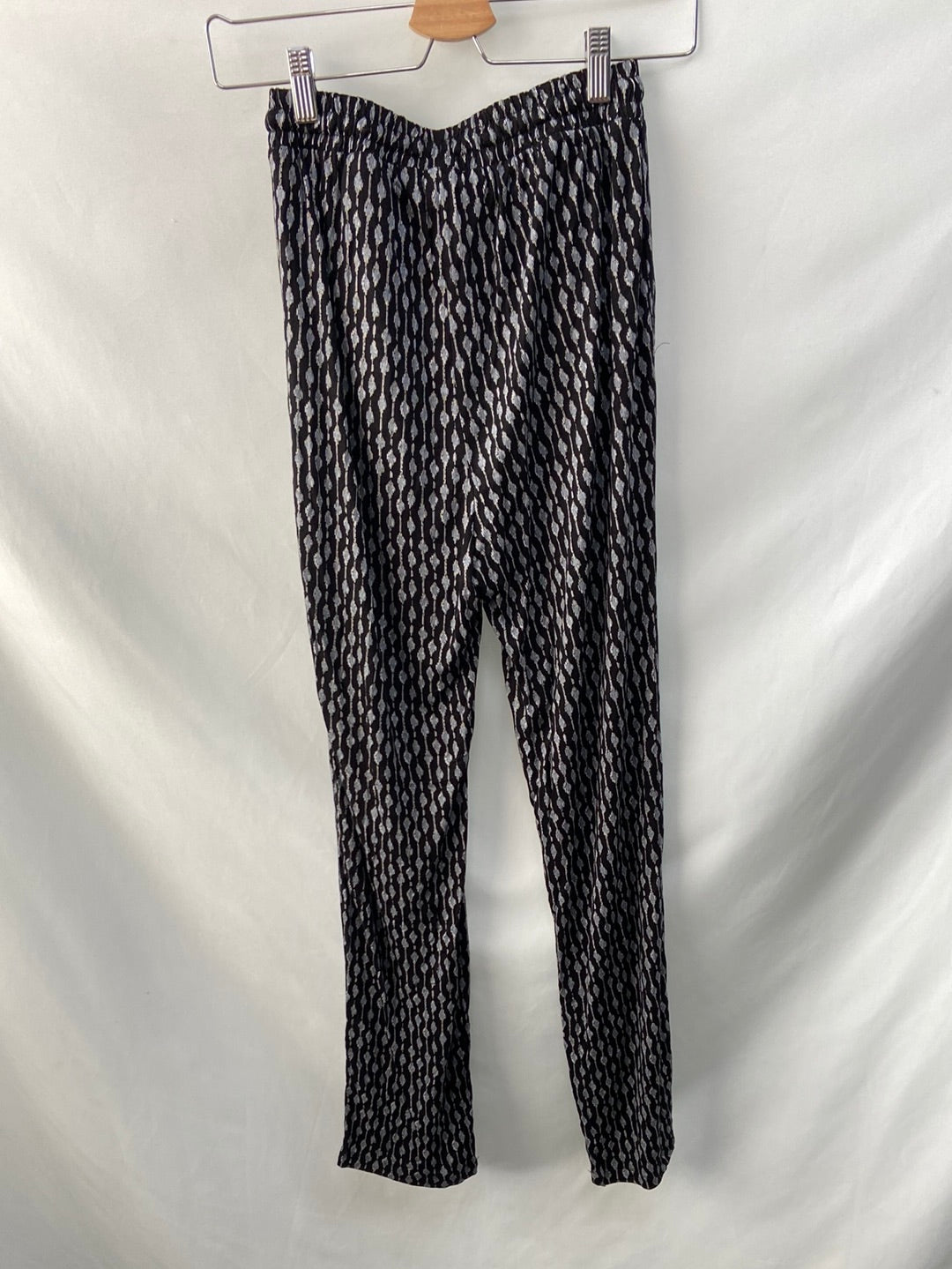 H&M. Pantalón elástico T. XS