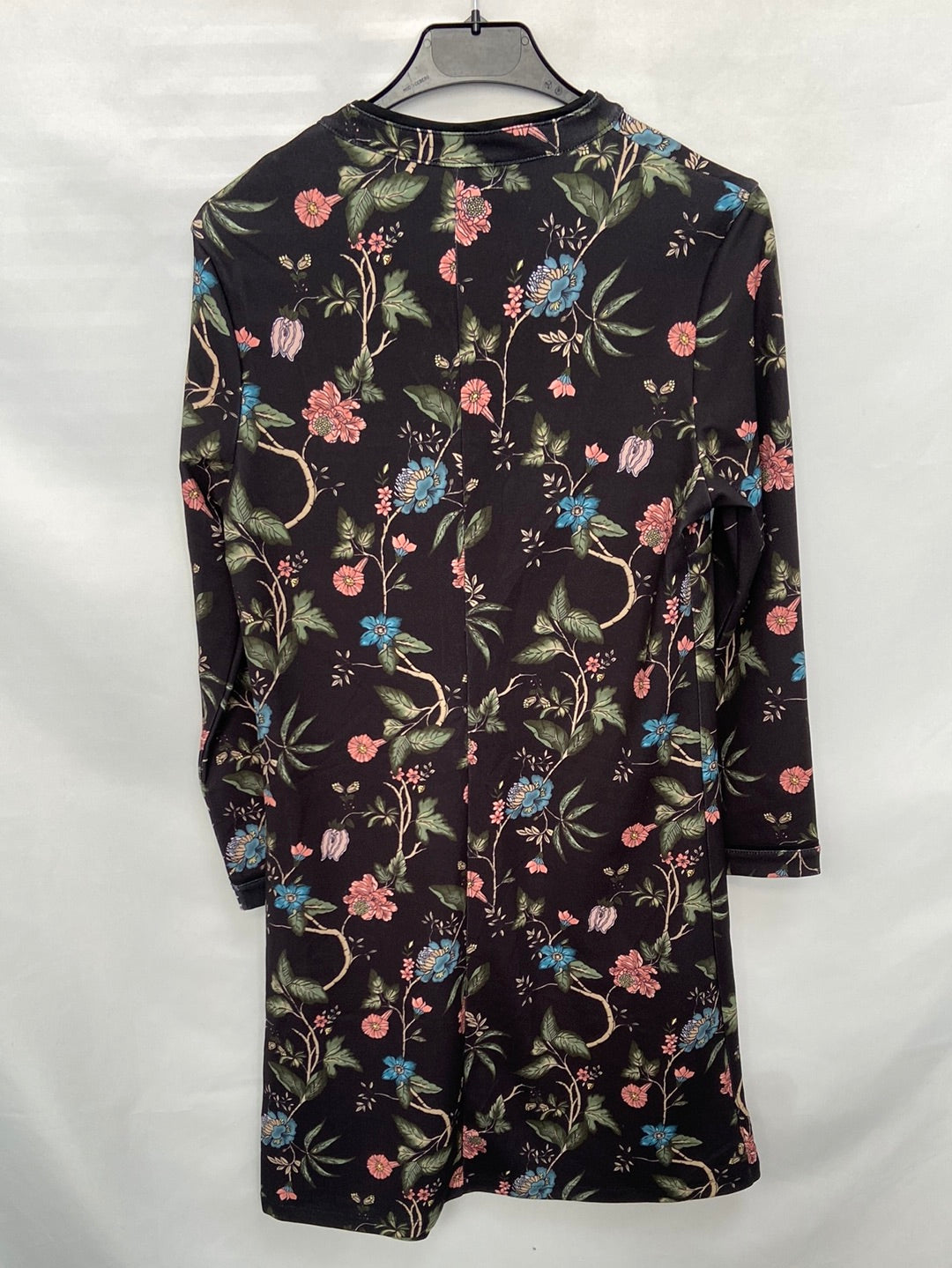 SFERA.Black dress with Asian collar Ts