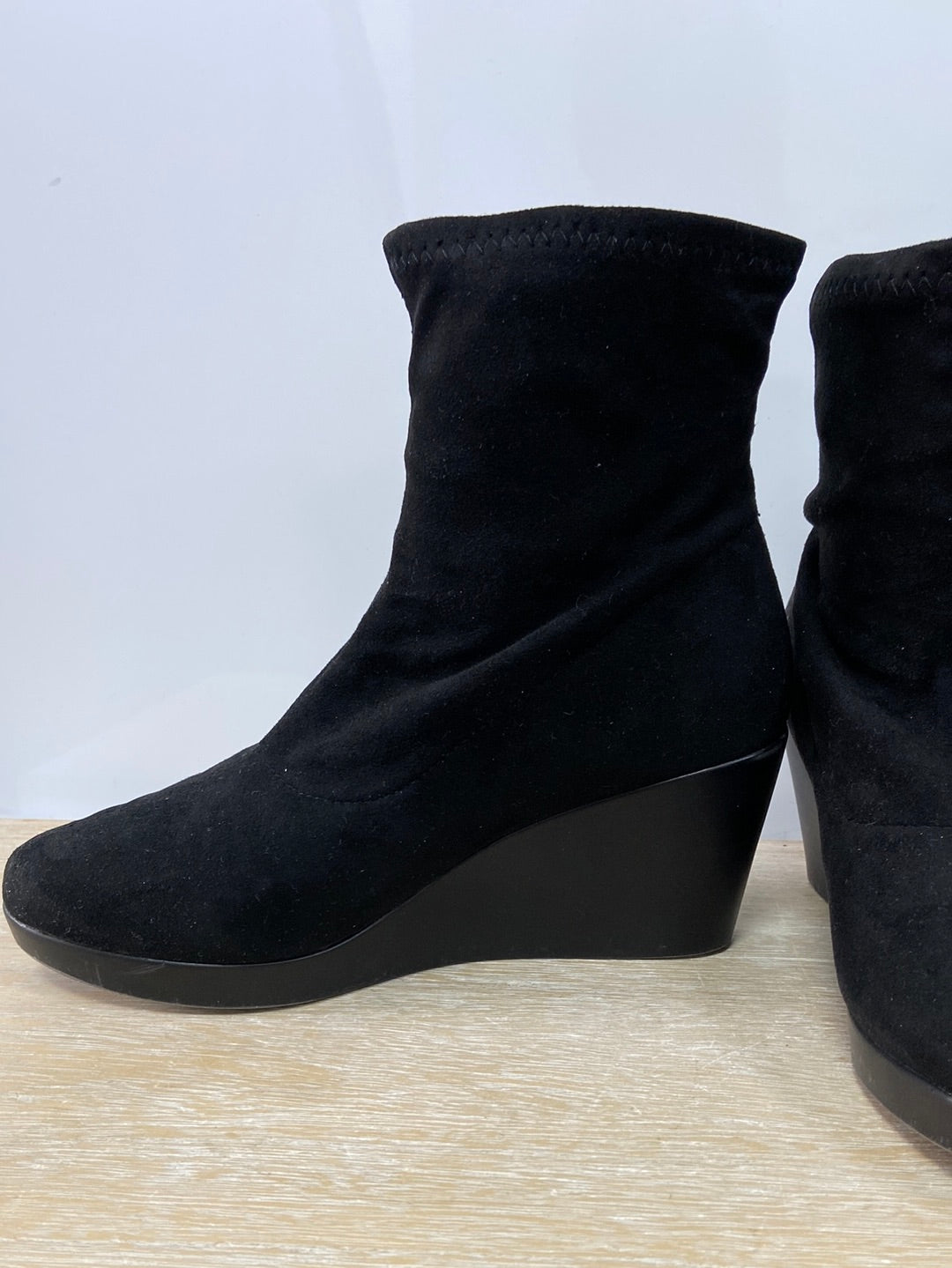 ANTEA.Botines negros cuña T.38