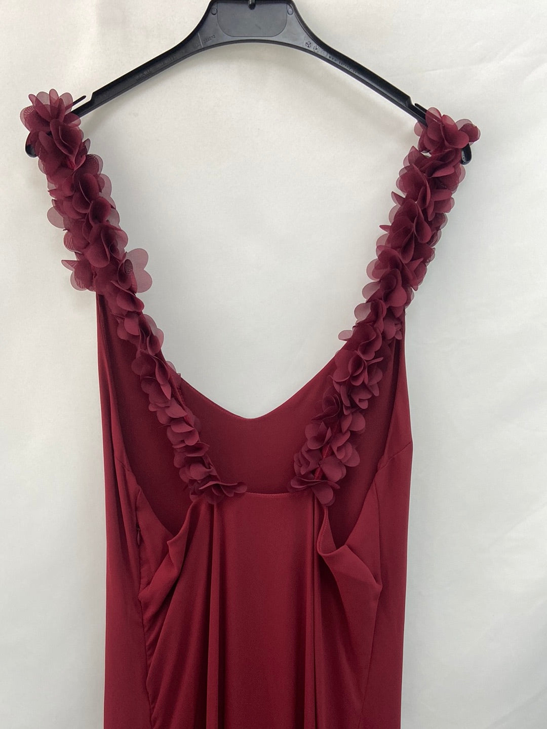 BY CLÉA.Vestido burdeos largo pétalos (36,38)