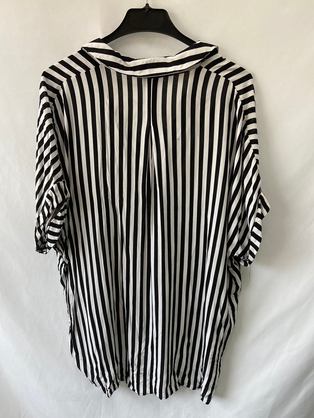 STRADIVARIUS.Short-sleeved striped shirt TS